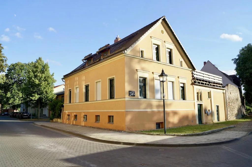 "Ferienwohnung Am Schloss" - Ferienwohnung Mit Blick Auf Das Barbyer Schloss, 5 Gehminuten Bis Zur Elbe Экстерьер фото
