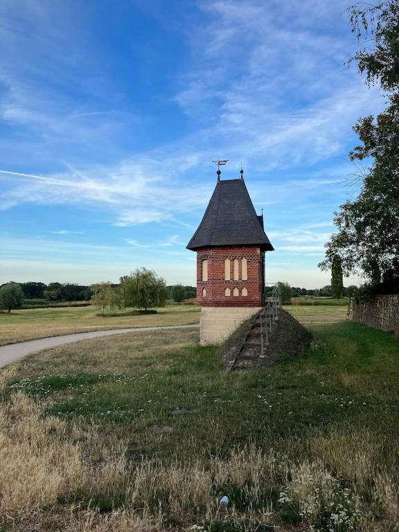 "Ferienwohnung Am Schloss" - Ferienwohnung Mit Blick Auf Das Barbyer Schloss, 5 Gehminuten Bis Zur Elbe Экстерьер фото