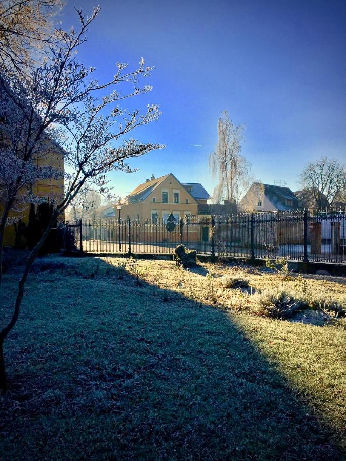 "Ferienwohnung Am Schloss" - Ferienwohnung Mit Blick Auf Das Barbyer Schloss, 5 Gehminuten Bis Zur Elbe Экстерьер фото